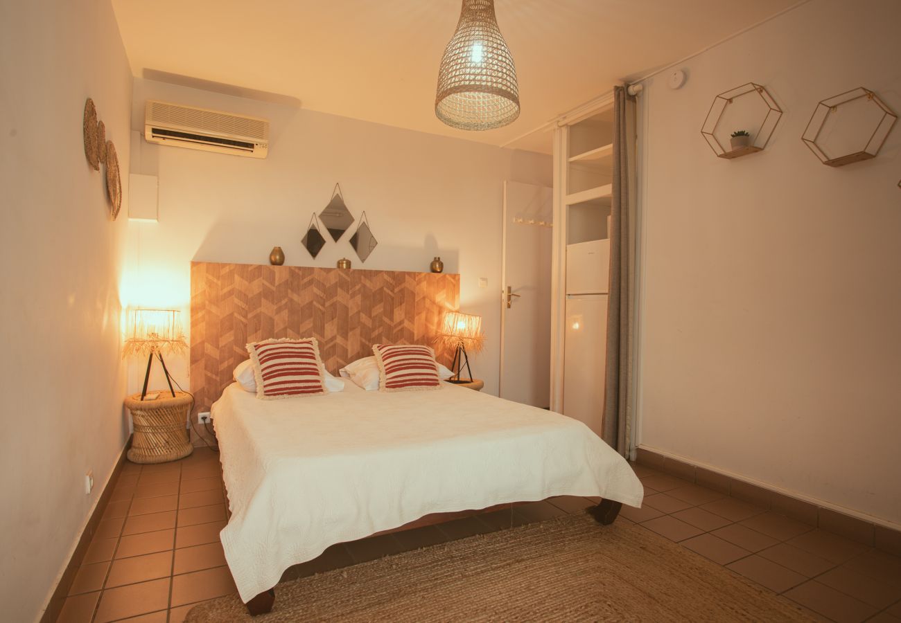 Aparthotel à Saline les Bains - 05 - LE VACOA - CHAMBRE 5 Rdc D