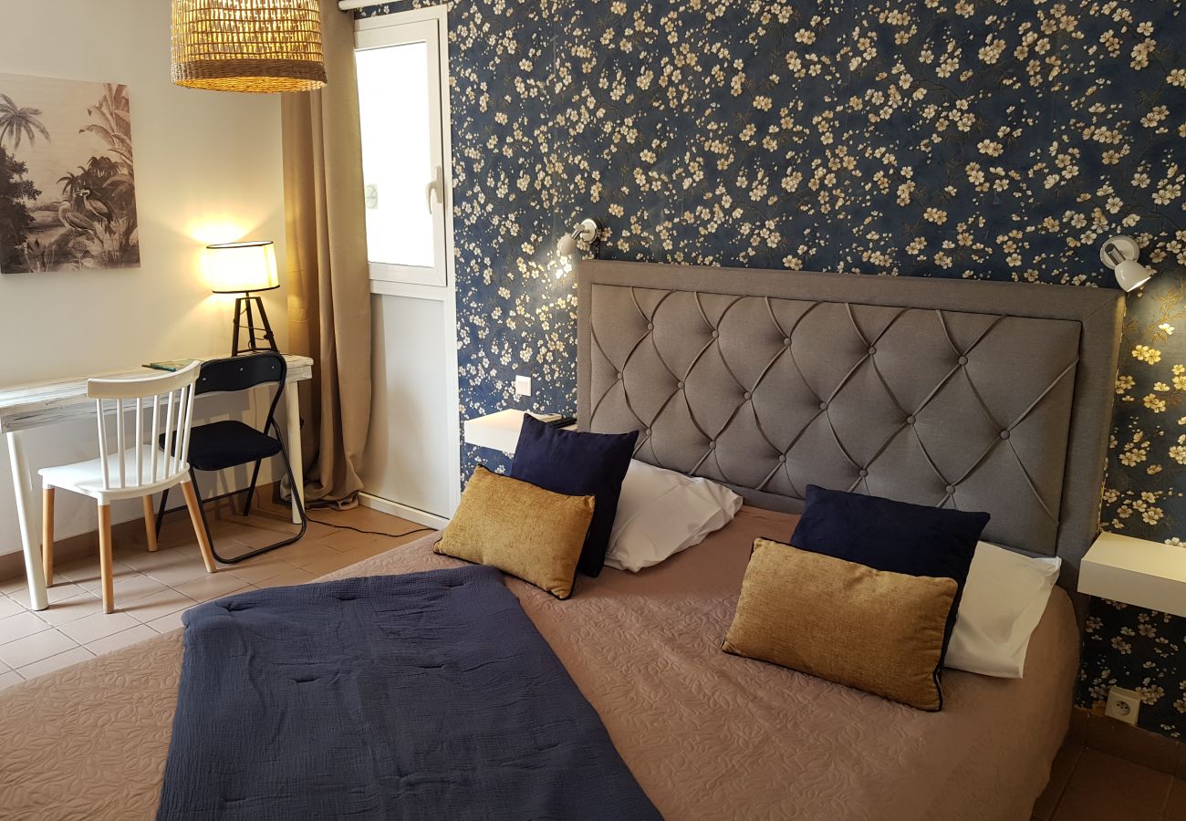 Aparthotel à Saline les Bains - 06 - LE VACOA - CHAMBRE 6 Rdc D